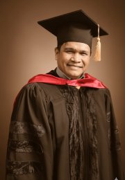 A Jotis grad photo